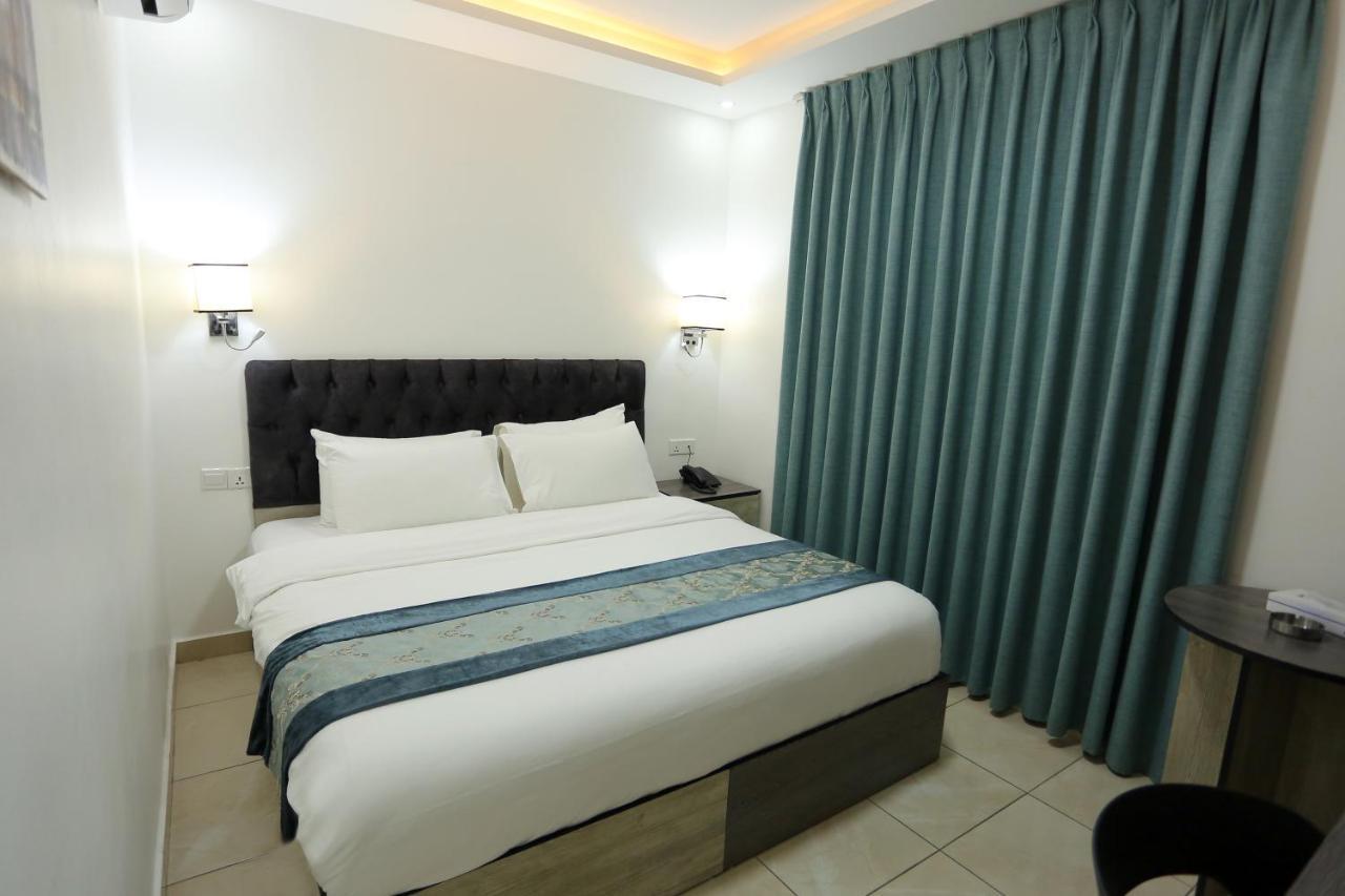 Down Town Hotel Акаба Екстериор снимка